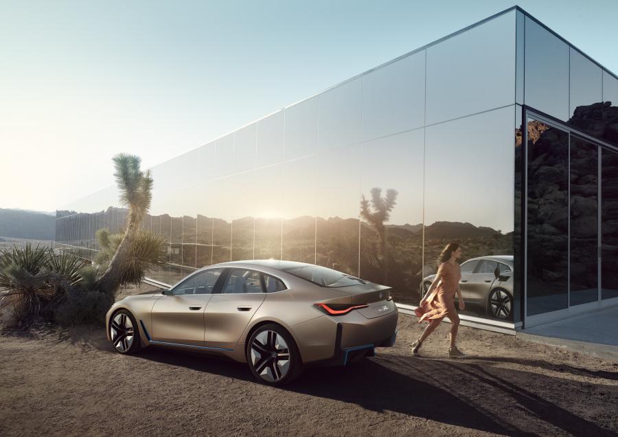  BMW Concept i4 2020 года  (фото 16 из 71)